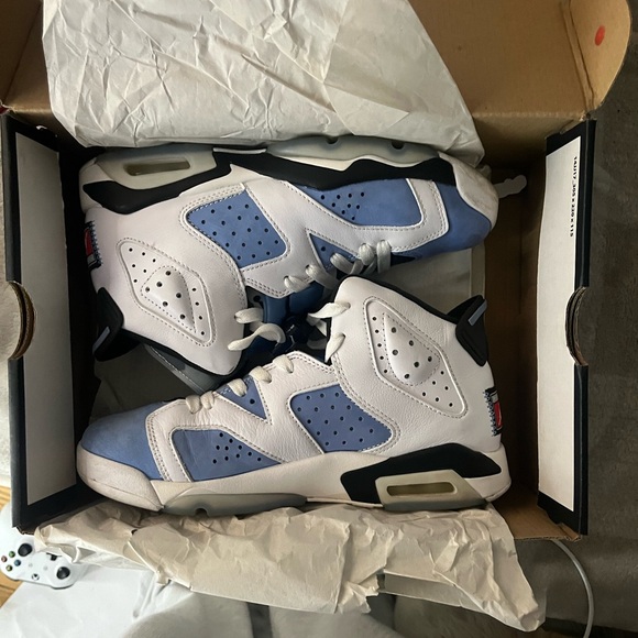 Jordan Blue White Sneakers - Picture 2 of 6